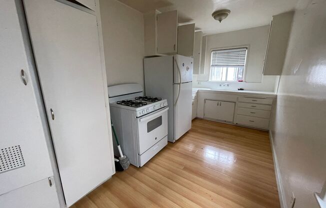 Studio, 1 bath, 350 sqft, $1,695, Unit 7