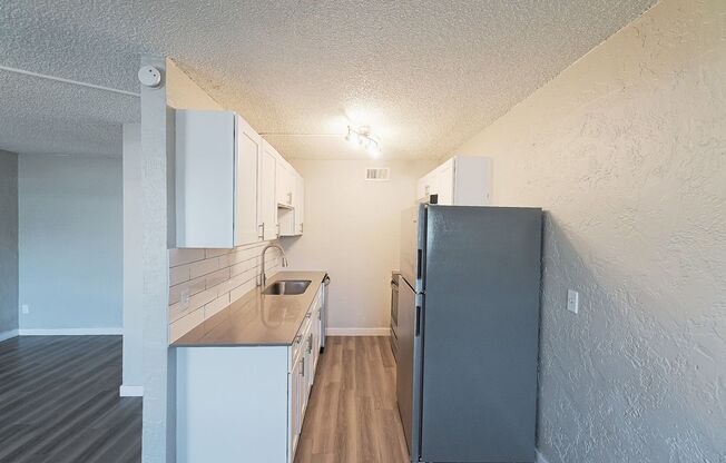1 bed, 1 bath, 677 sqft, $1,050, Unit A142