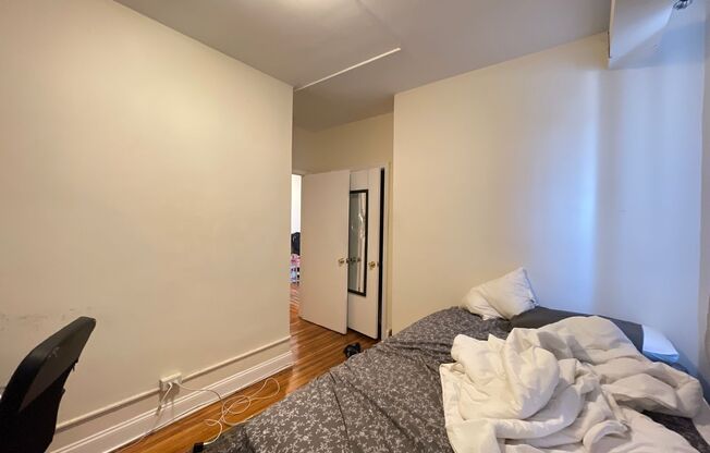 3 beds, 1 bath, 1,400 sqft, $1,575, Unit 4532-B9