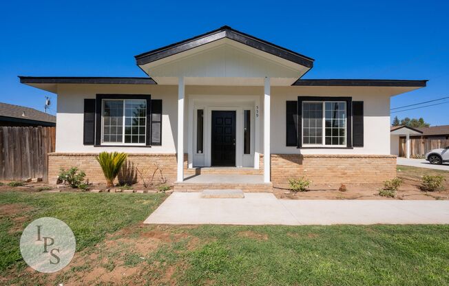 Beautifully Renovated Clovis Home, 3BR/3BA, Built 1935 - Lots of Amenities!