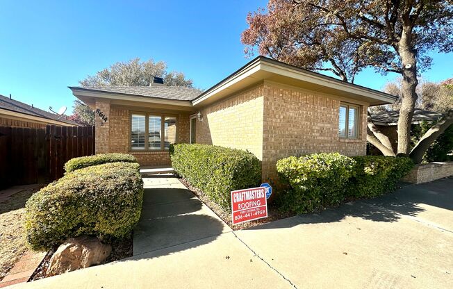 Self Showing - Cozy 2-Bedroom with a Fireplace