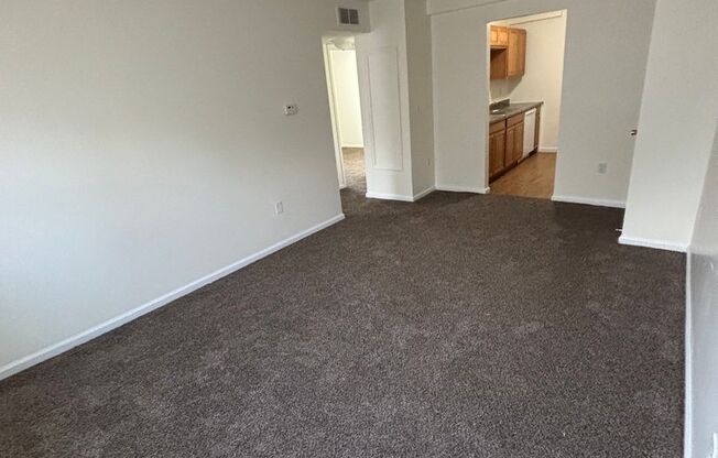 2 beds, 1 bath, 675 sqft, $695, Unit 430 Tefft-Unit 03