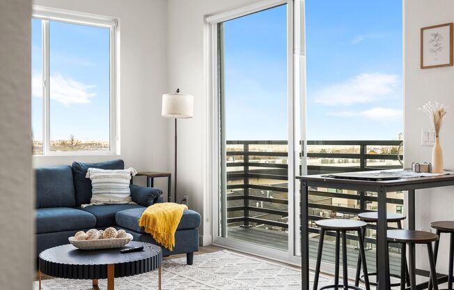 2 beds, 1 bath, 848 sqft, $2,350, Unit 415