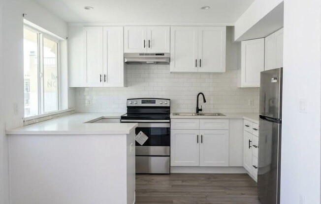 6050 1/2 10 AVE