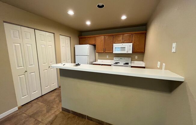 2 beds, 2 baths, $1,650, Unit # #R 33