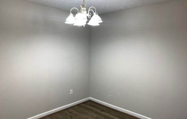 1 bed, 1 bath, $925, Unit B