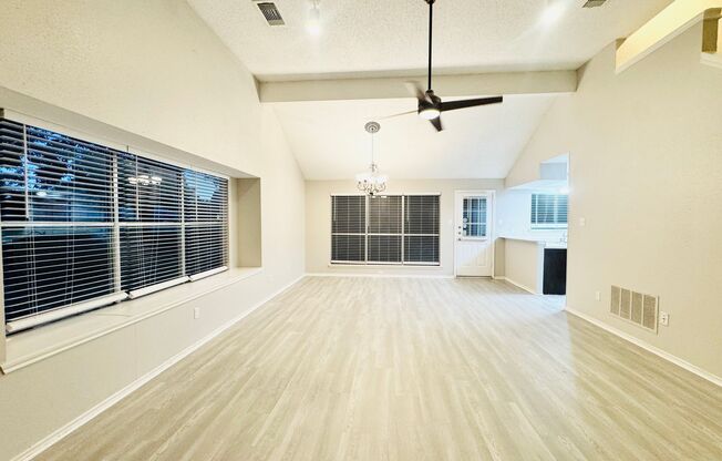 Spacious 3-Bed 2.5-Bath on Northeast Side (inside 1604) 18-Month LEASE SPECIAL!