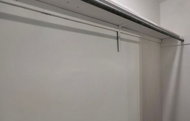 2 beds, 1 bath, 850 sqft, $1,195, Unit Parkway-1