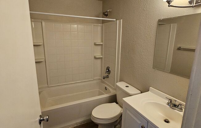 2 beds, 1 bath, $1,295, Unit 2237 S Salmon Lane