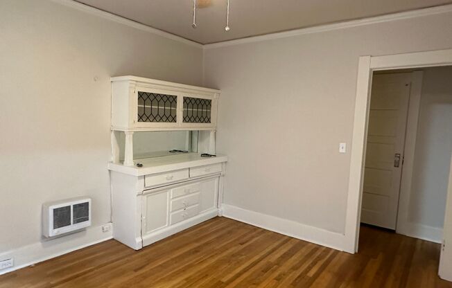 Studio, 1 bath, 330 sqft, $1,095, Unit 36