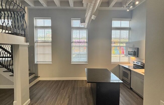 1 bed, 1 bath, 687 sqft, $2,350, Unit 102