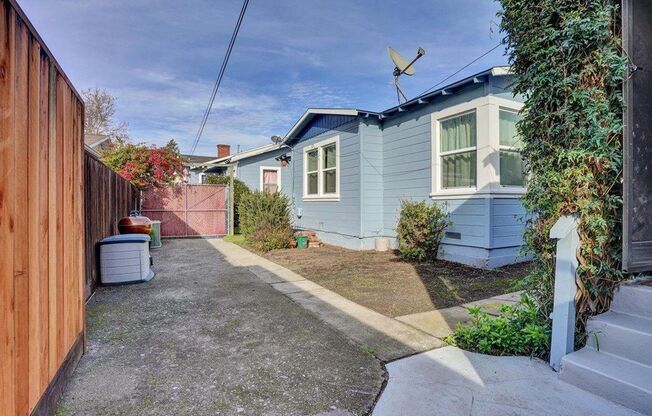 Charming one bed house in heart of Berkeley!