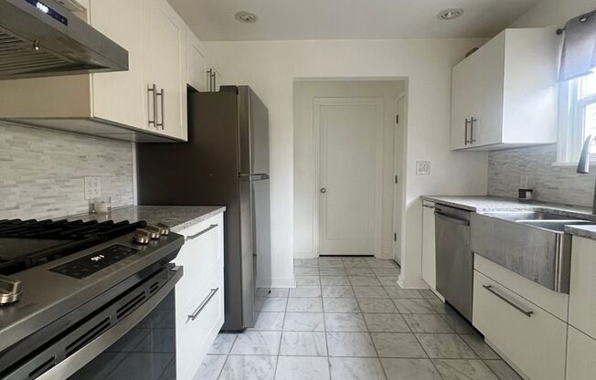 3 Bedroom 2 Bathroom in Greenlake!