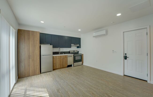 Studio, 1 bath, 300 sqft, $1,995, Unit 106