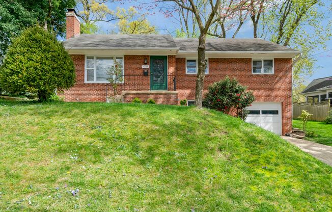 3 BD 3 BA Mid-century Ranch in Arlington