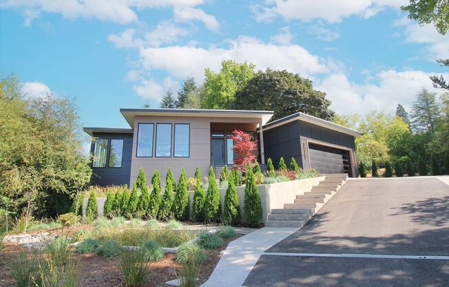 Stunning Brand New Contemporary Bridlemile Home - 4 Bed/4.5 Bath