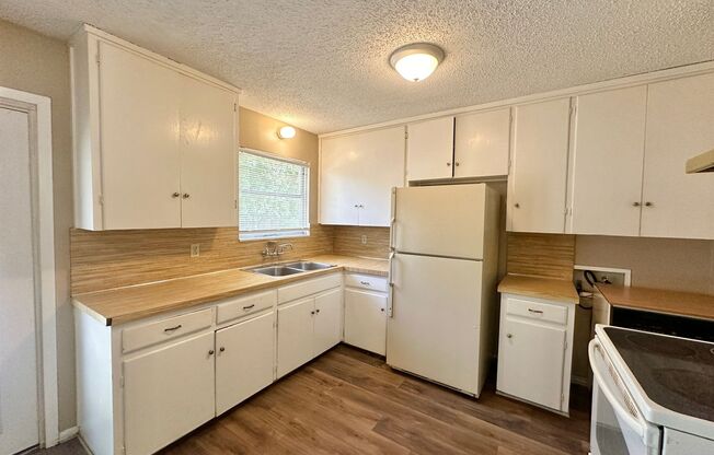 3 beds, 1 bath, $995