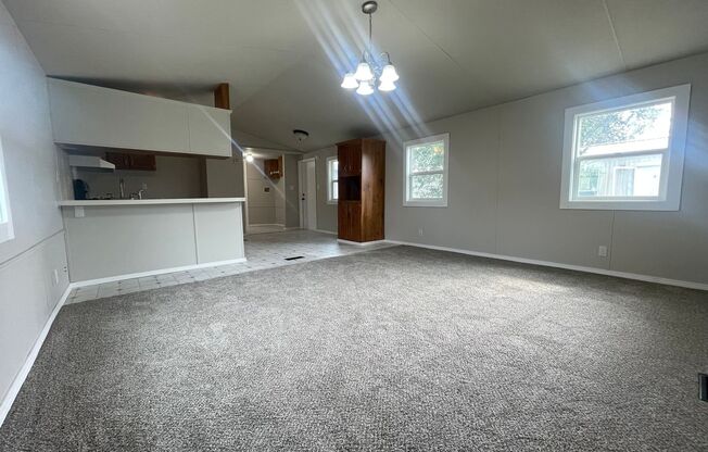Affordable and spacious! South Wichita mobile home