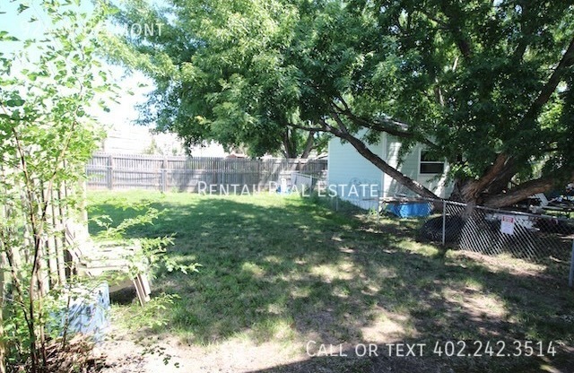 924 W BELMONT