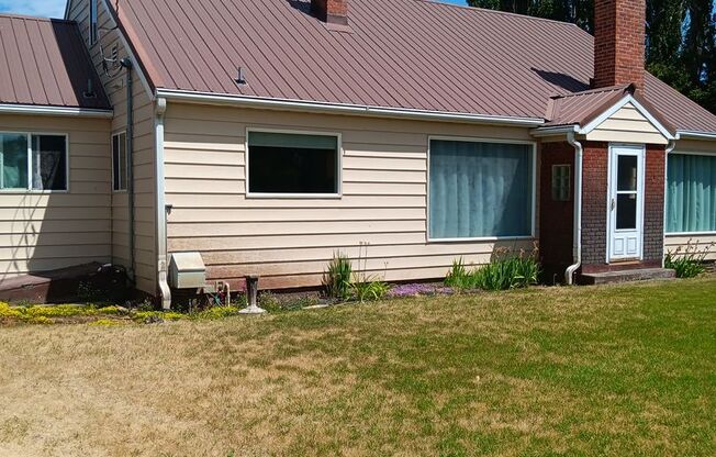 Farm House on Booth Ln