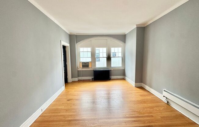 2 beds, 1 bath, $1,350, Unit 310