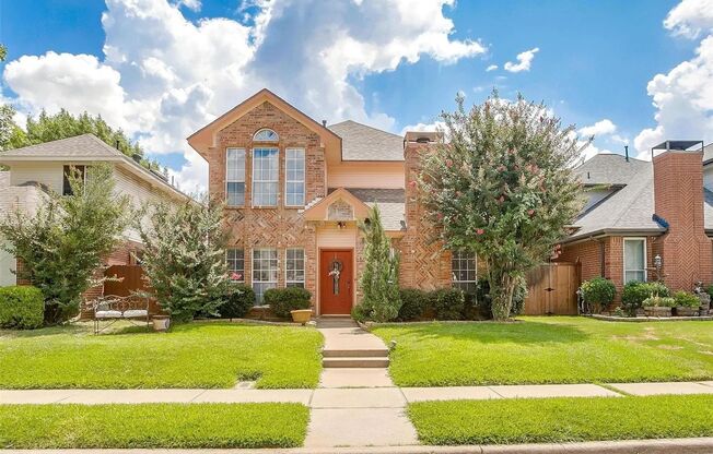 Spacious Home in the Heart of Lewisville – Prime Location Near Parks, Shopping & Dining!