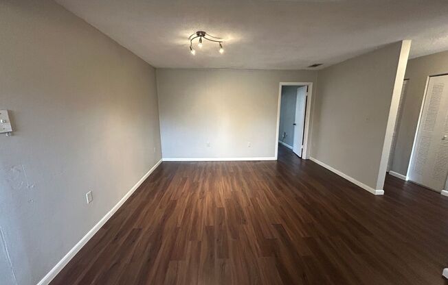 2 beds, 1 bath, $1,200, Unit Unit C-18