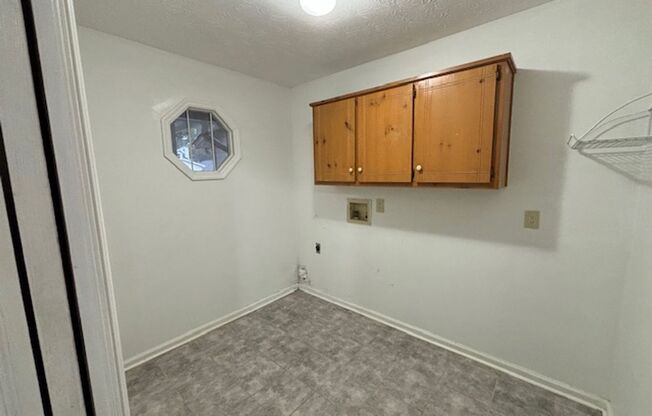 3 beds, 2 baths, $1,695