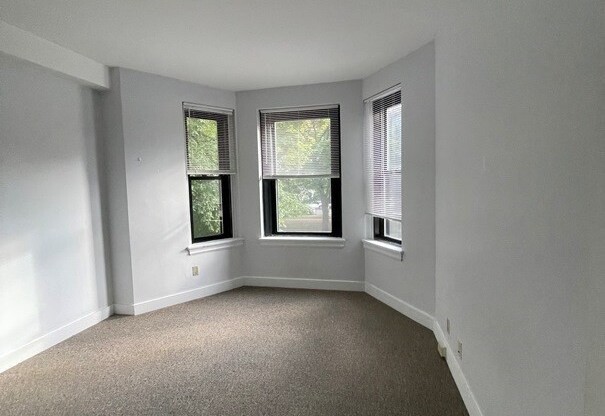 2 beds, 1 bath, 865 sqft, $3,400, Unit 201