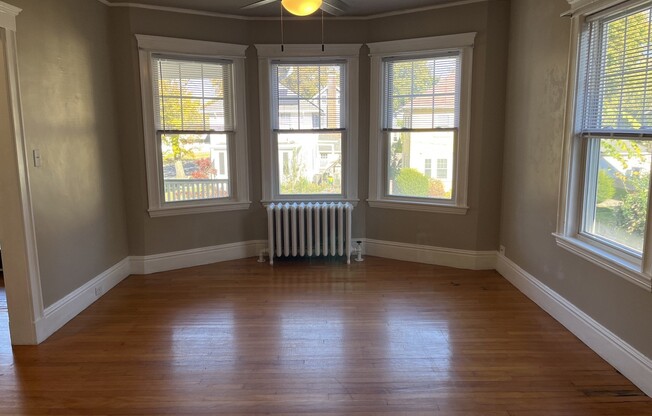 3 beds, 1 bath, 1,300 sqft, $3,200, Unit 2