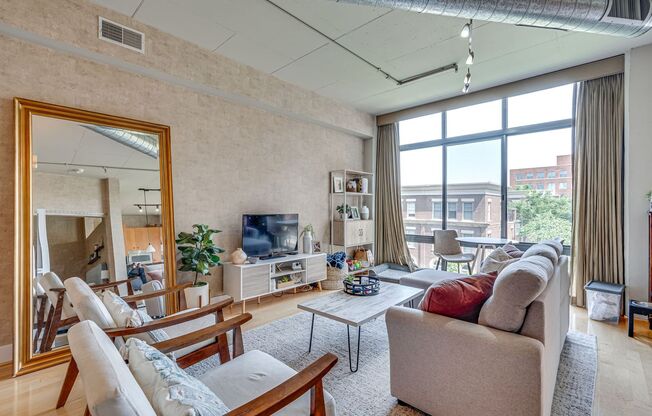 Modern Condo in Old Town Alexandria