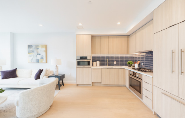 2 beds, 2 baths, 867 sqft, $4,075, Unit 501