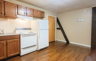 2 beds, 1 bath, $1,400, Unit Apt 8