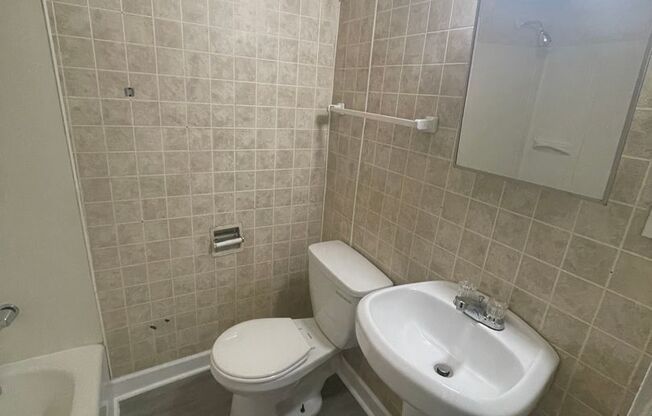 4 beds, 2 baths, $1,850, Unit 5400-2
