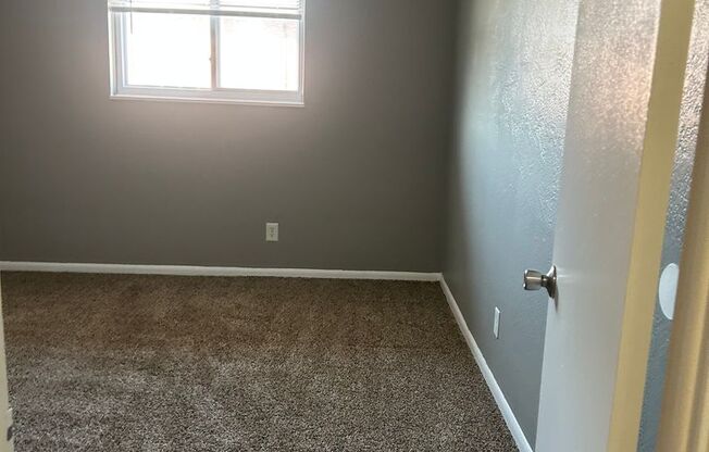 2 beds, 1 bath, 750 sqft, $1,070, Unit B01 1010 15