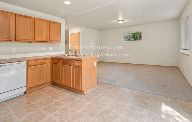 4 beds, 2.5 baths, $2,799, Unit 12580 SE Ramona Street