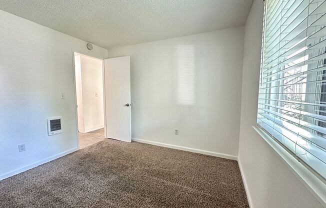 2 beds, 1 bath, 803 sqft, $1,595, Unit 67