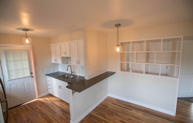 2 beds, 1 bath, $2,195