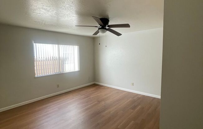 Upstairs unit easy access to freeway 80