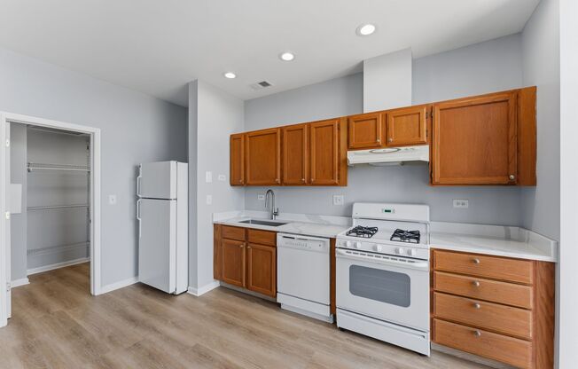 Studio, 1 bath, 353 sqft, $1,600, Unit 604