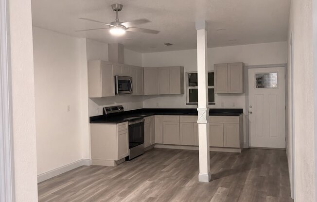 1001 W 8 ST