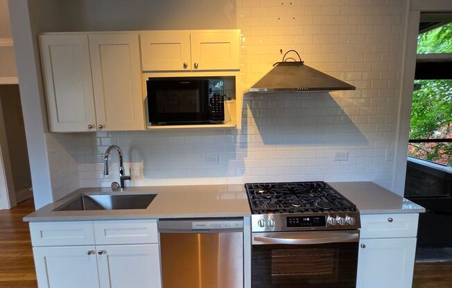 2 beds, 1 bath, 750 sqft, $2,595, Unit 2247-55-1D