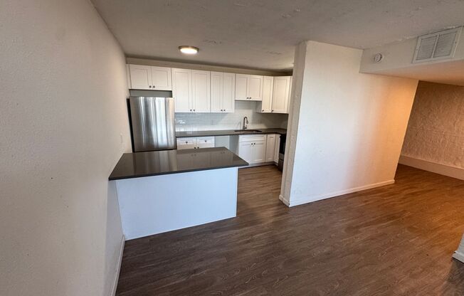 2 beds, 2 baths, 1,052 sqft, $1,895, Unit 1945 Peoria St #405