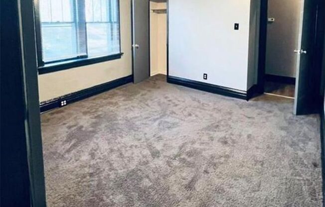 1 bed, 1 bath, 670 sqft, $850, Unit Carter Ave 4640 #2F