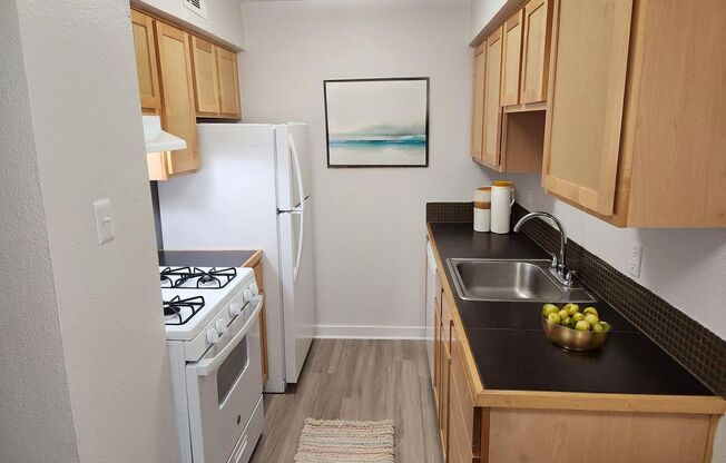 2 beds, 1 bath, 900 sqft, $1,145, Unit ELP2202-232