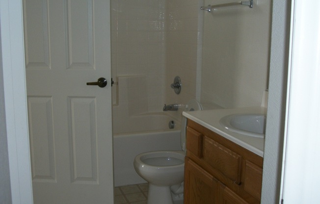 2 beds, 2 baths, $1,549, Unit # 2040