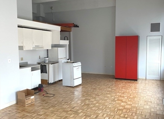 Studio, 1 bath, 480 sqft, $2,600, Unit 212