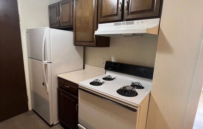 2 beds, 1 bath, 675 sqft, $1,295, Unit A8