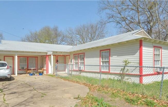 1505 (1-2) Alamo Ave