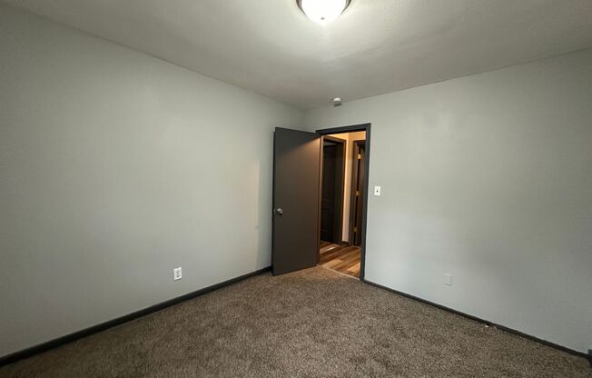 3 beds, 1 bath, $875